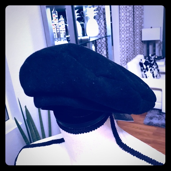Accessories - Women Black Military Beret Hat